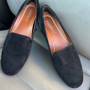 Vionic Women's Classic Black Loafers